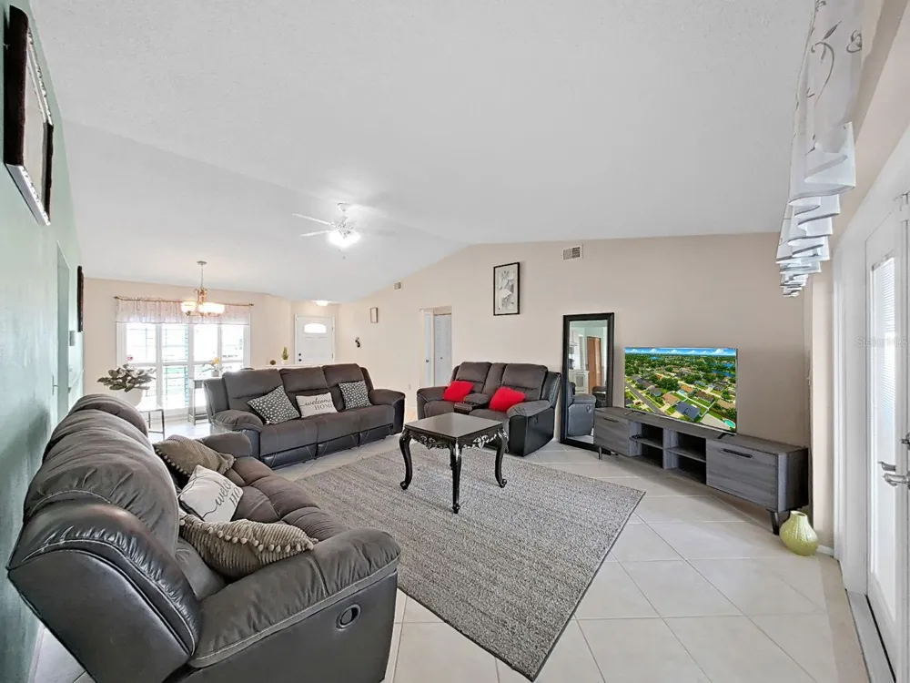 726 STILLVIEW CIRCLE Brandon, FL 33510