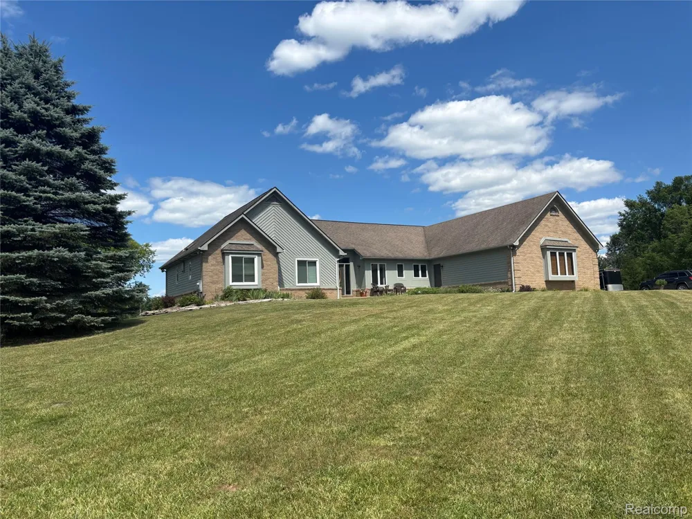 725 S Sashabaw Road Brandon Charter Township, MI 48462
