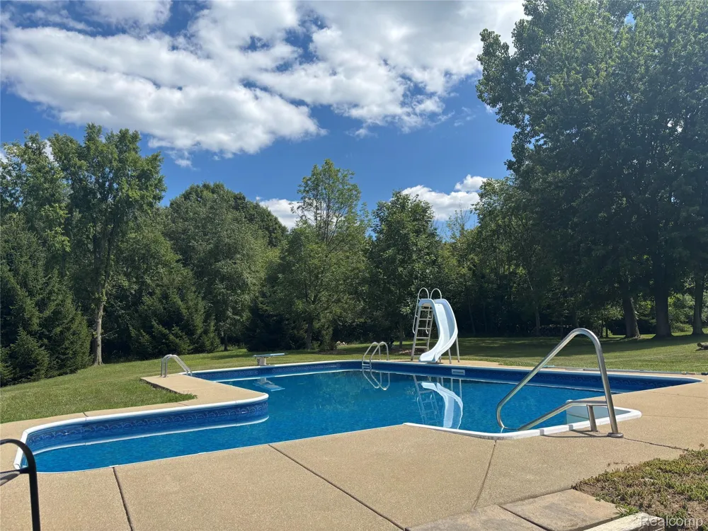 725 S Sashabaw Road Brandon Charter Township, MI 48462