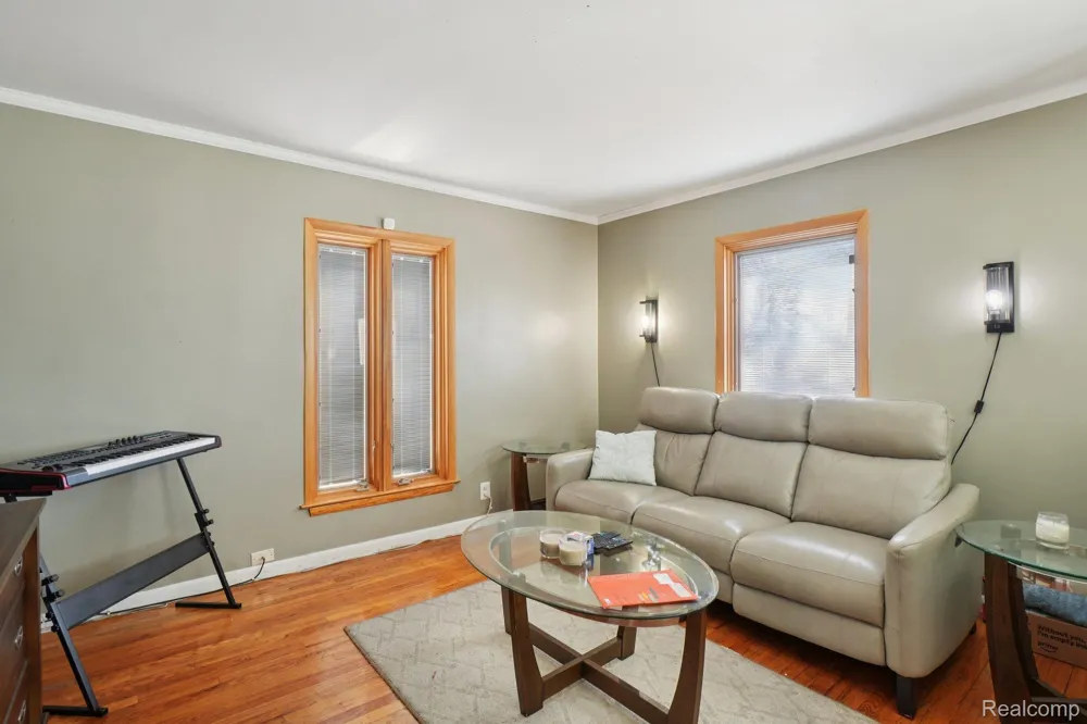 20600 Danbury Lane Harper Woods City, MI 48225
