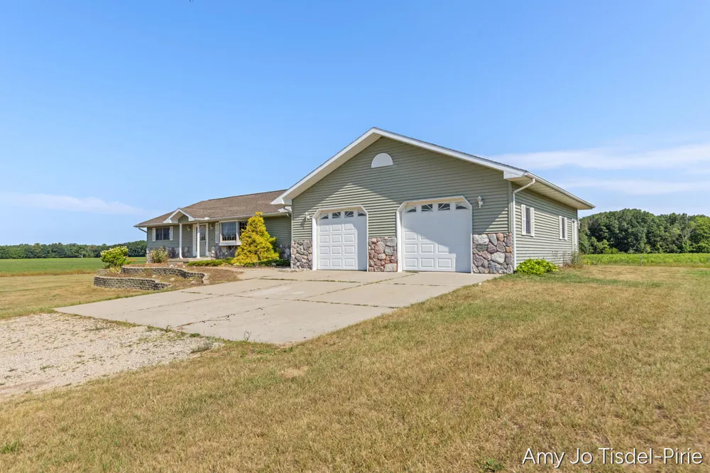 16972 W Stanton Road Pierson, MI 49339