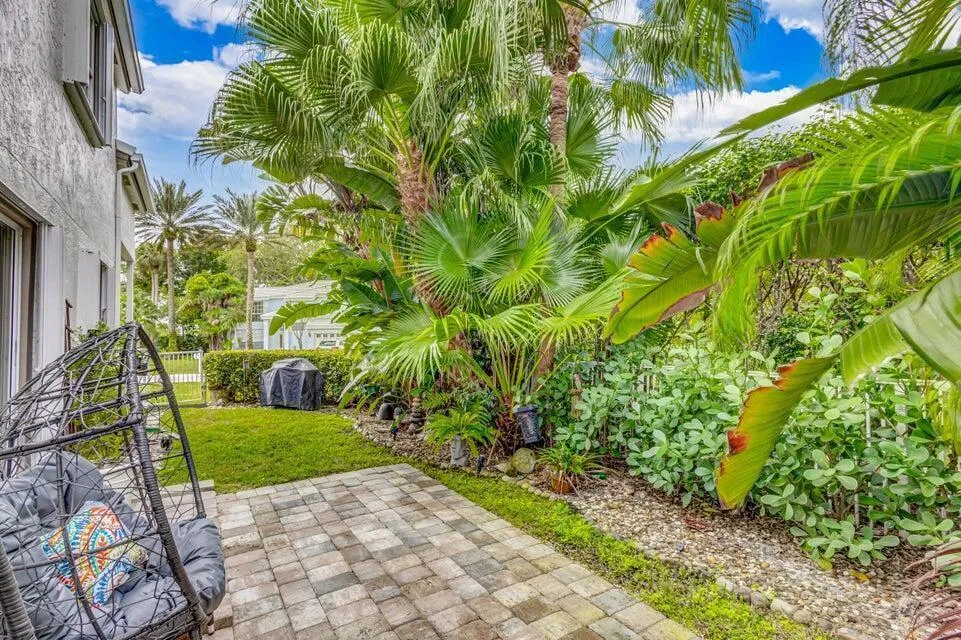 18174 SE Fairview Circle Tequesta, FL 33469