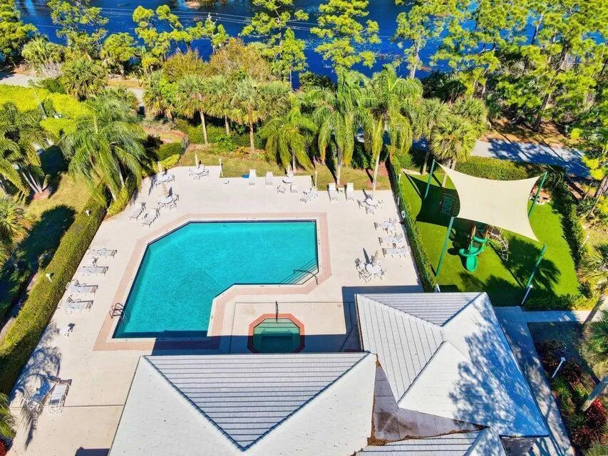 18174 SE Fairview Circle Tequesta, FL 33469