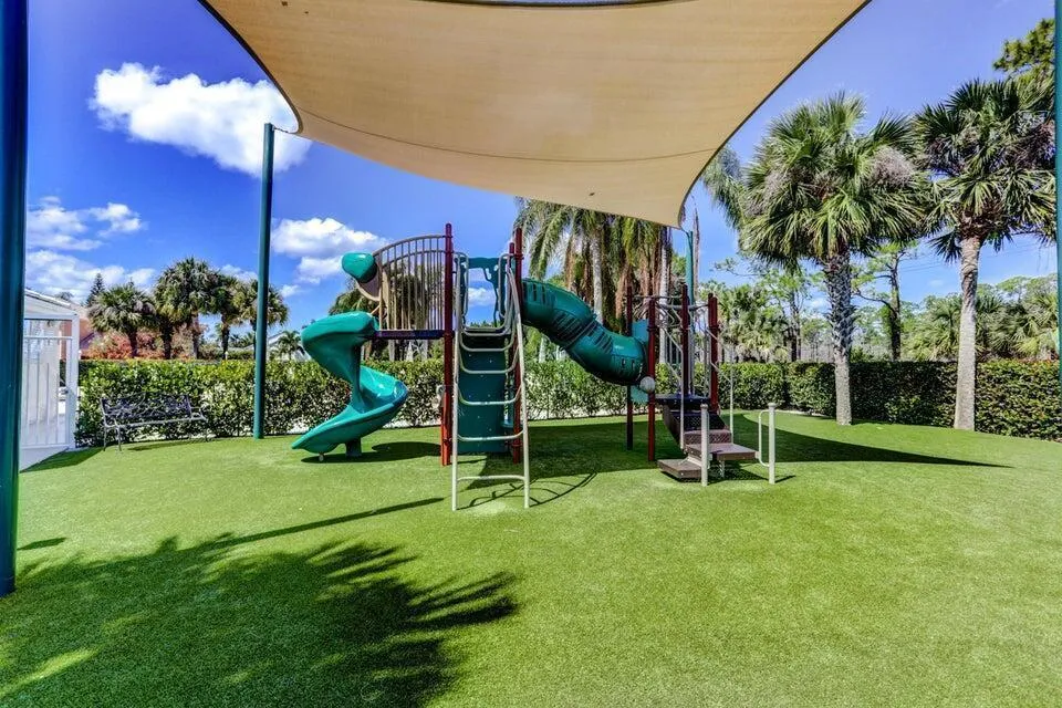 18174 SE Fairview Circle Tequesta, FL 33469