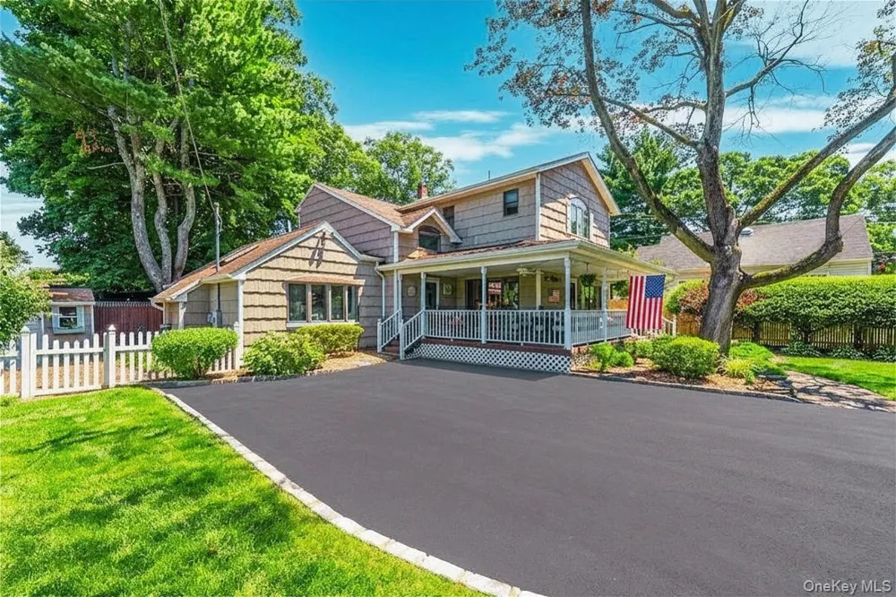 24 Luther Place Huntington Station, NY 11746