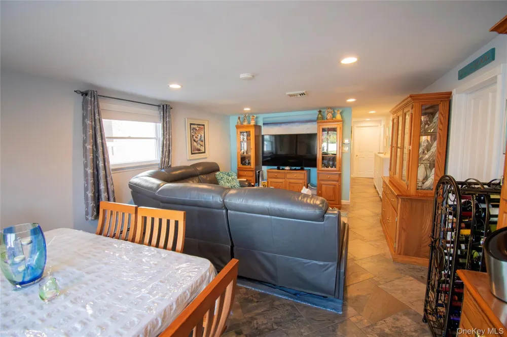 3345 Parkway Drive Baldwin, NY 11510