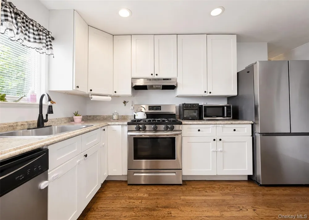 11 Farragut Avenue Lindenhurst, NY 11757