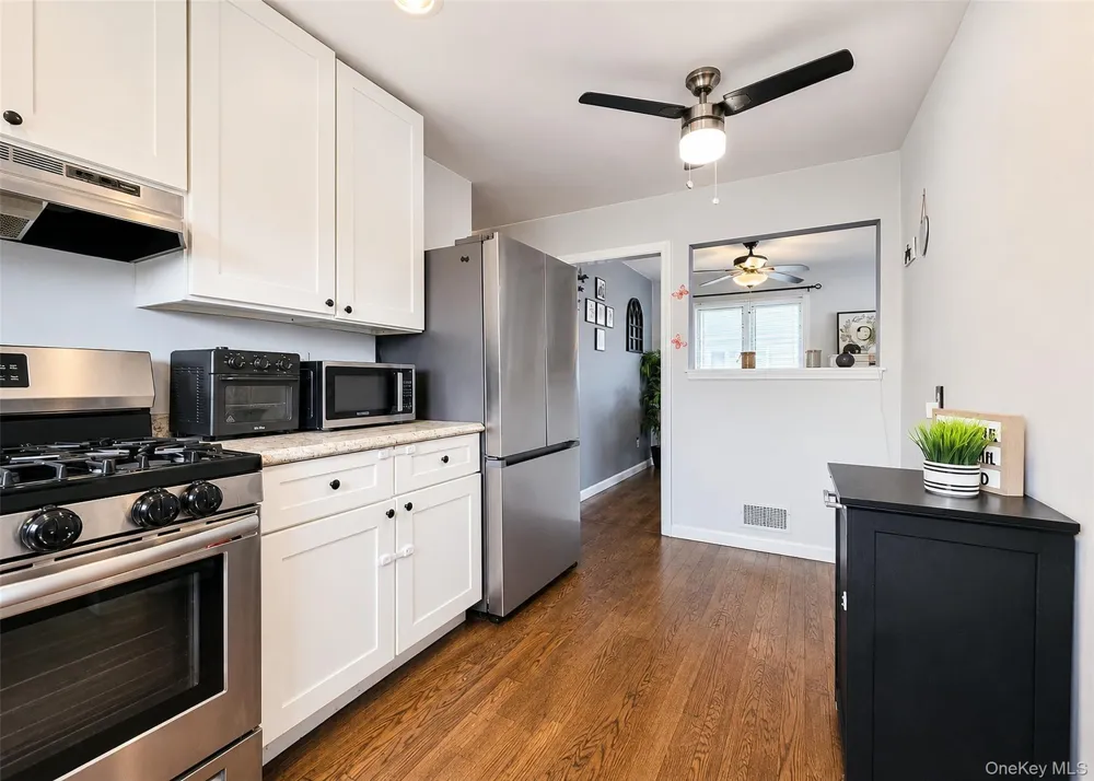 11 Farragut Avenue Lindenhurst, NY 11757