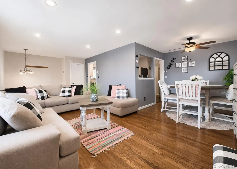 11 Farragut Avenue Lindenhurst, NY 11757