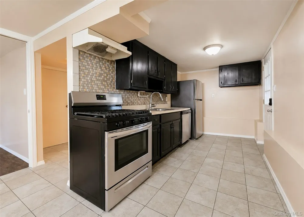 11 Farragut Avenue Lindenhurst, NY 11757