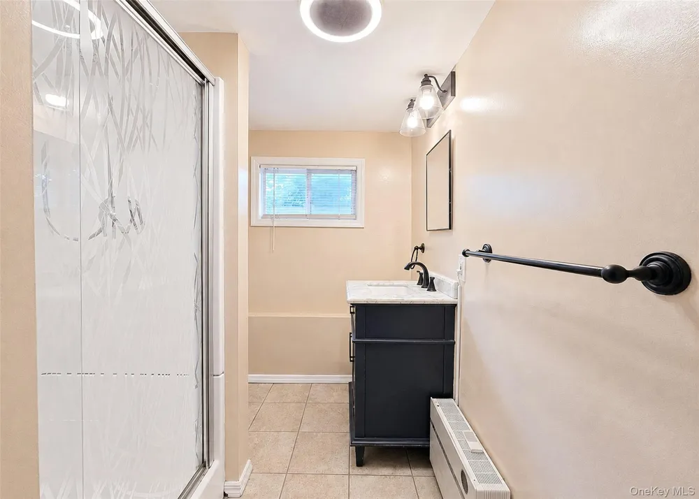 11 Farragut Avenue Lindenhurst, NY 11757