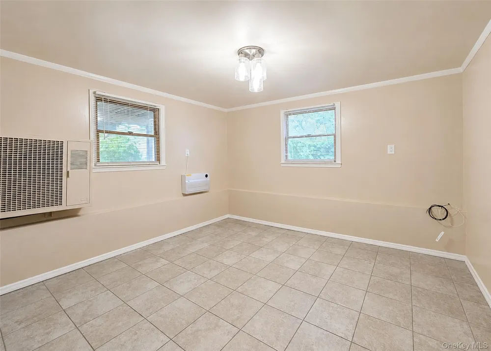 11 Farragut Avenue Lindenhurst, NY 11757
