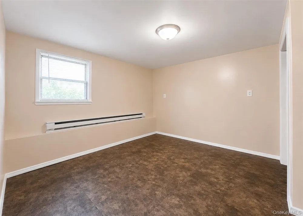 11 Farragut Avenue Lindenhurst, NY 11757
