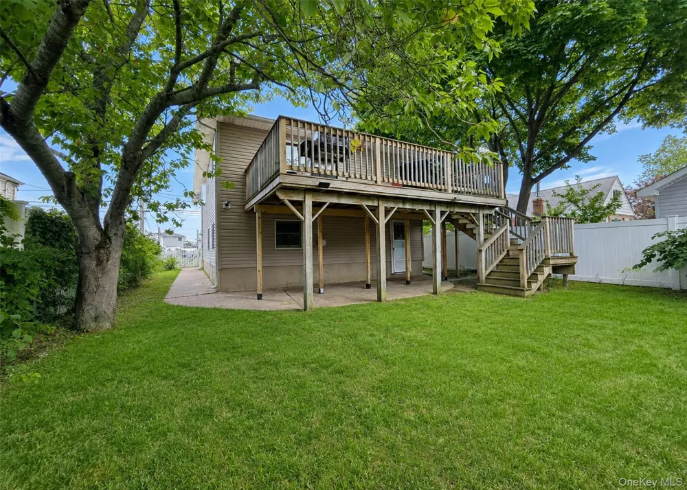 11 Farragut Avenue Lindenhurst, NY 11757