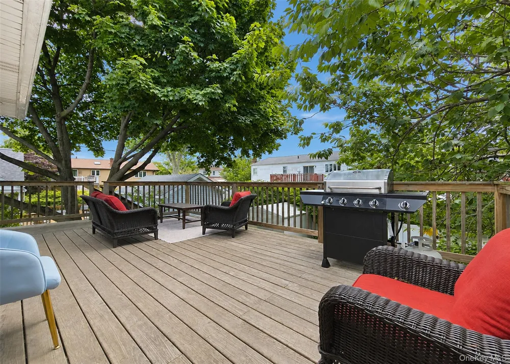 11 Farragut Avenue Lindenhurst, NY 11757