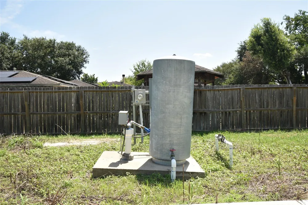 104 Devi Lane Pearland, TX 77584