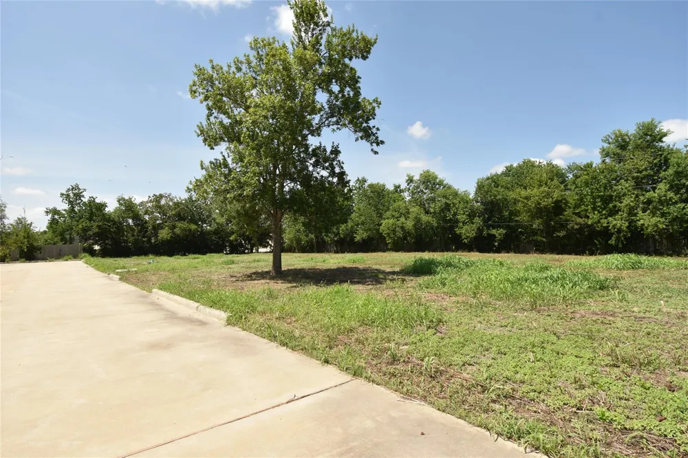 104 Devi Lane Pearland, TX 77584