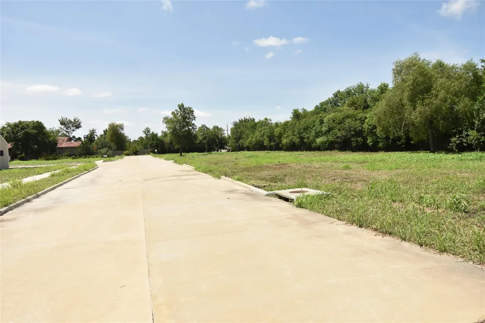 104 Devi Lane Pearland, TX 77584