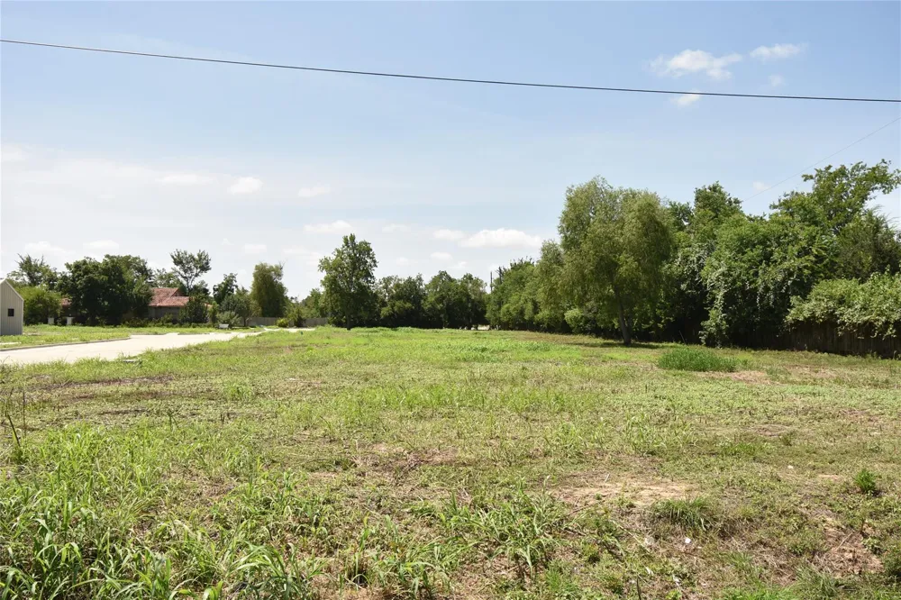 104 Devi Lane Pearland, TX 77584