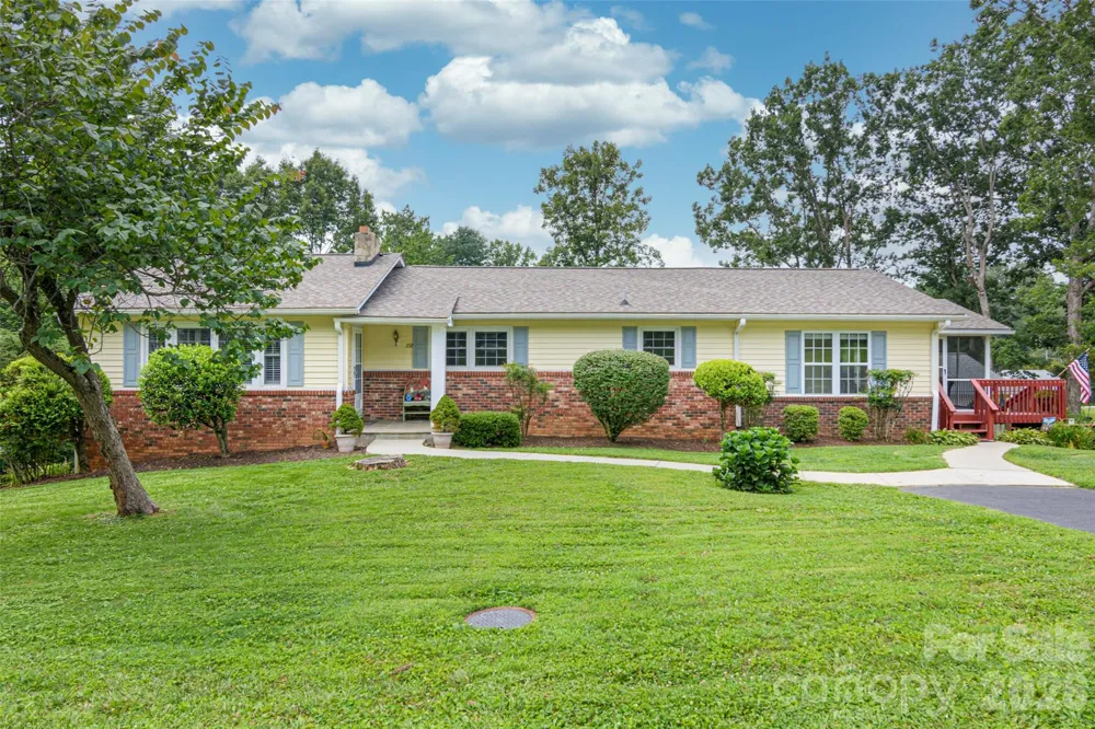 352 Cedar Lane Arden, NC 28704