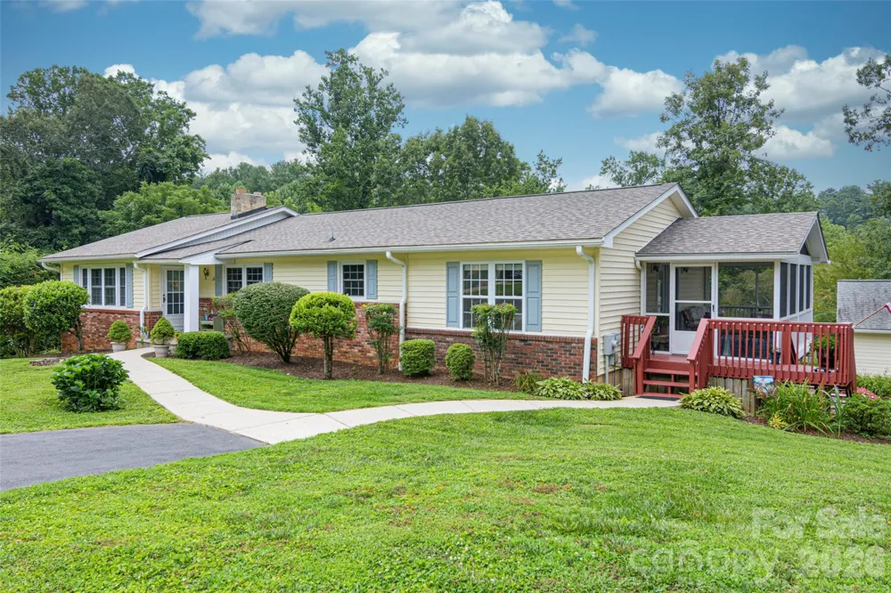 352 Cedar Lane Arden, NC 28704