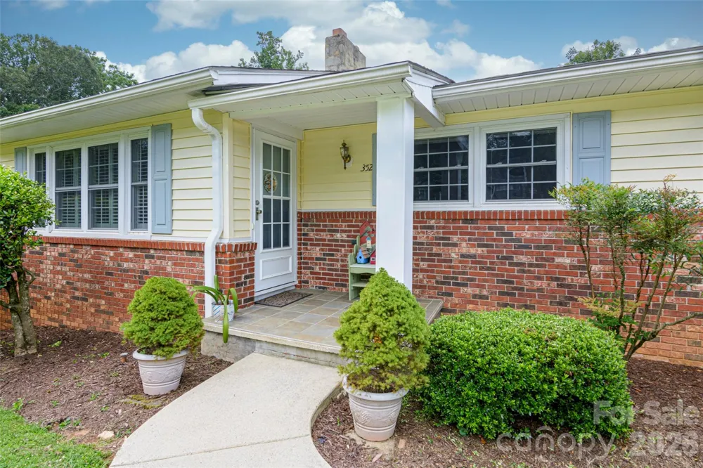 352 Cedar Lane Arden, NC 28704