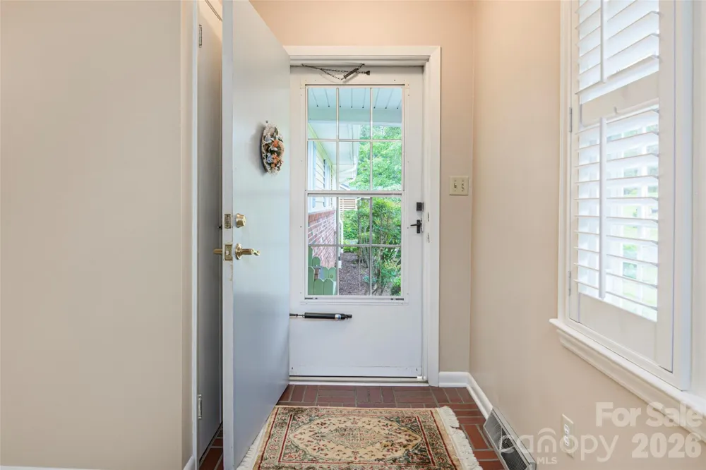 352 Cedar Lane Arden, NC 28704
