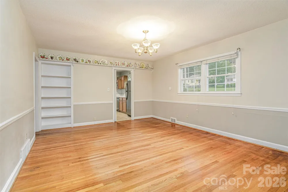 352 Cedar Lane Arden, NC 28704