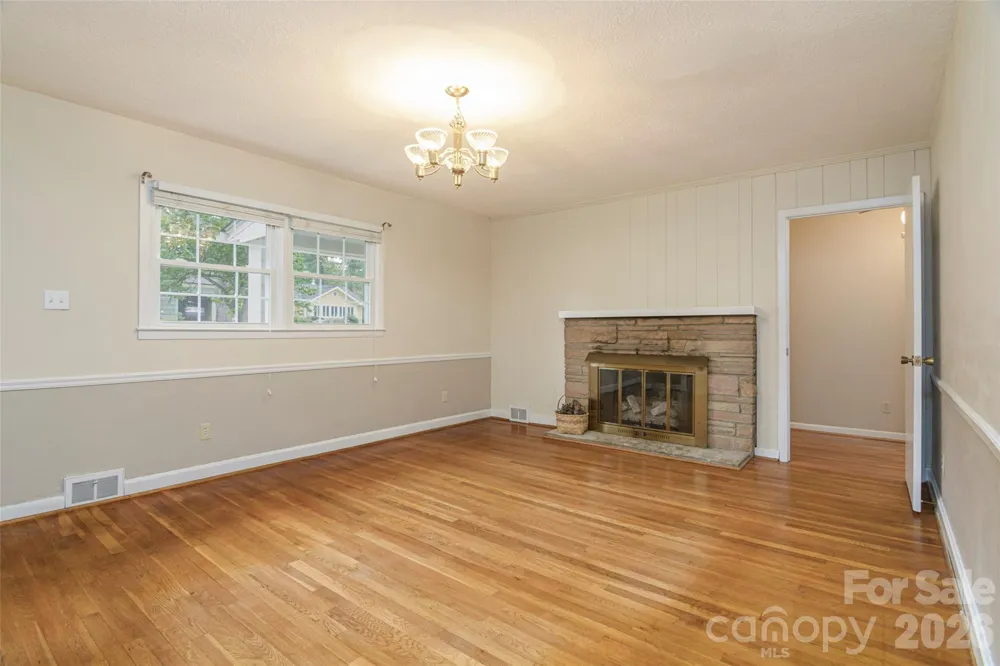 352 Cedar Lane Arden, NC 28704