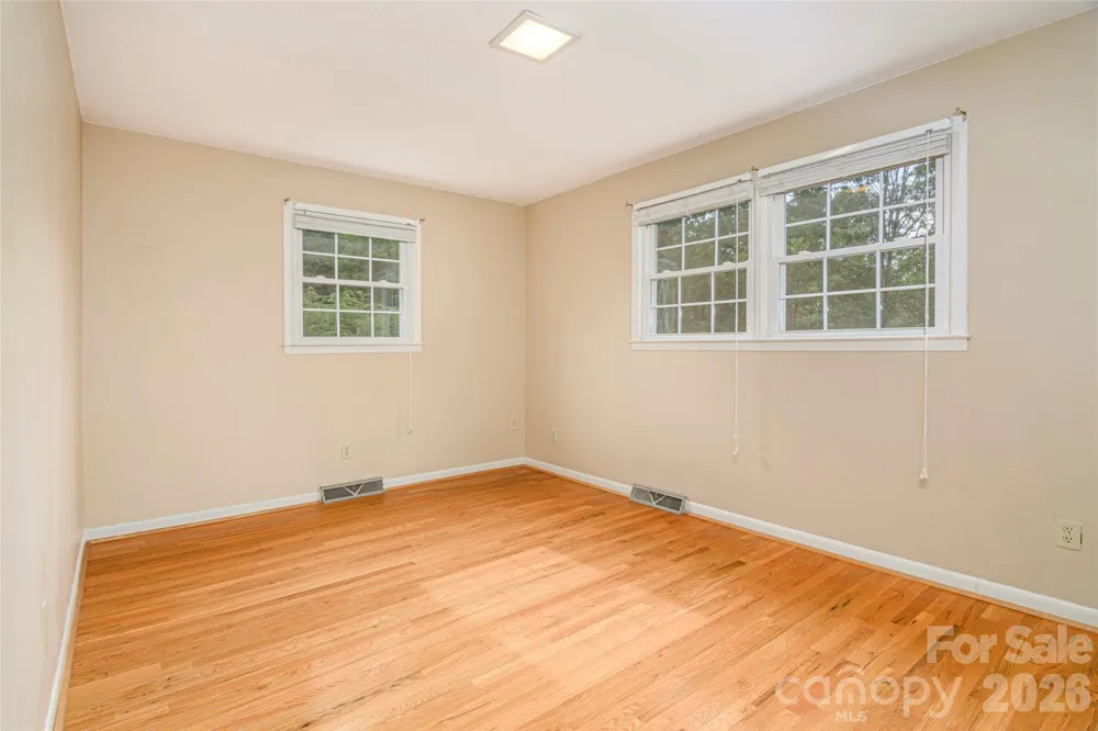 352 Cedar Lane Arden, NC 28704
