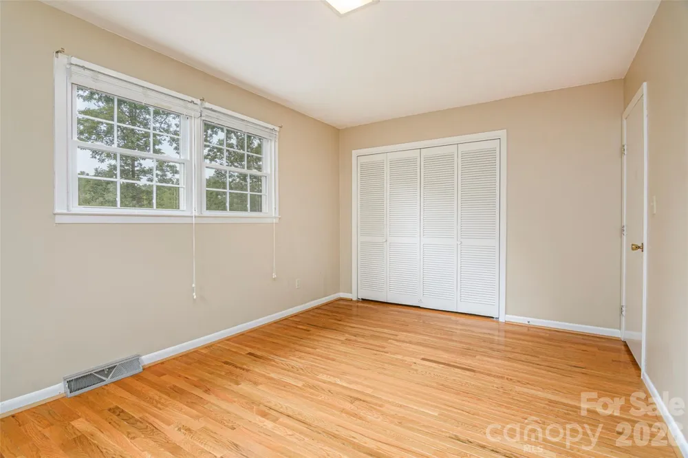 352 Cedar Lane Arden, NC 28704