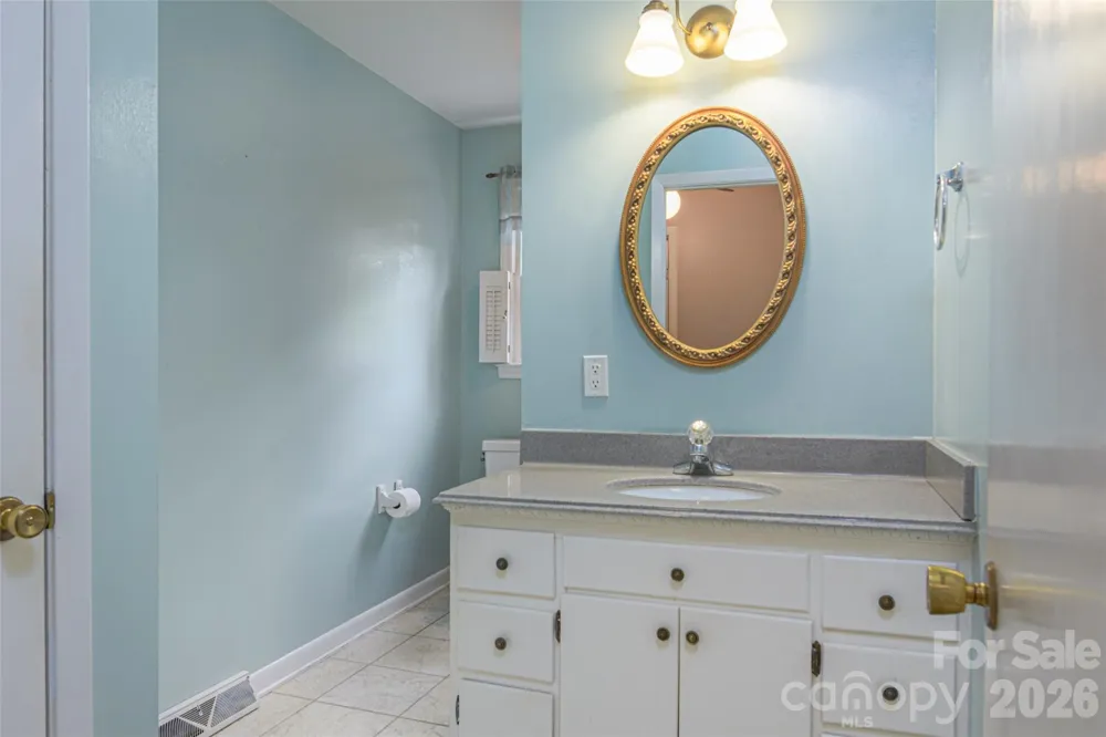 352 Cedar Lane Arden, NC 28704