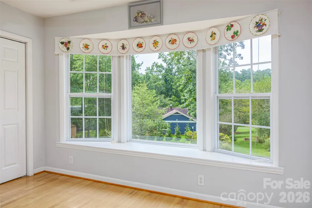 352 Cedar Lane Arden, NC 28704