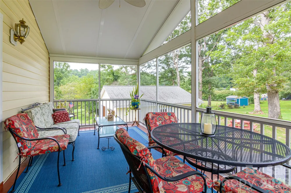352 Cedar Lane Arden, NC 28704