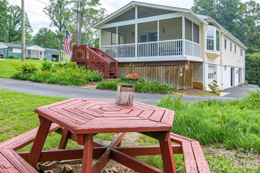352 Cedar Lane Arden, NC 28704