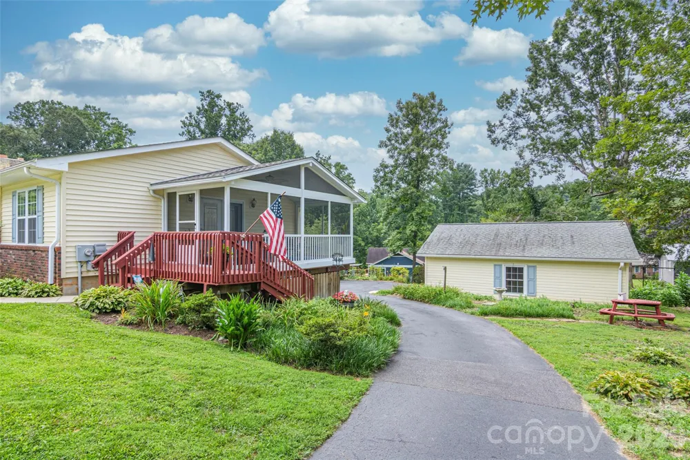 352 Cedar Lane Arden, NC 28704