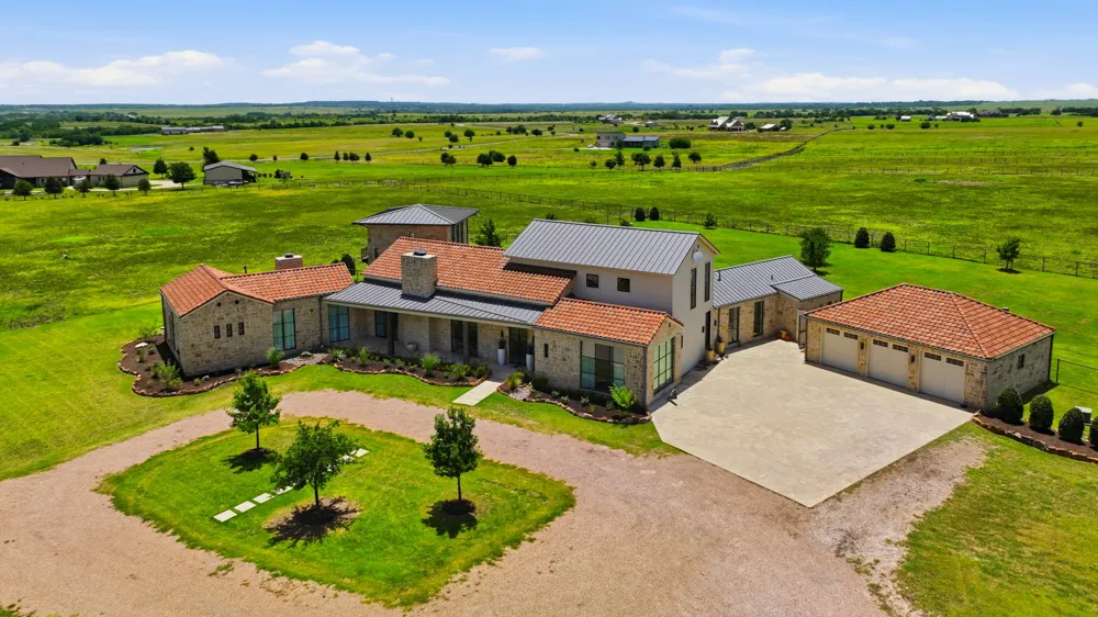 11802 E Rocky Creek Road Crowley, TX 76036