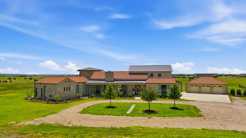 11802 E Rocky Creek Road Crowley, TX 76036