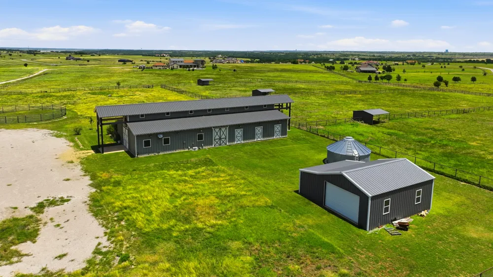 11802 E Rocky Creek Road Crowley, TX 76036
