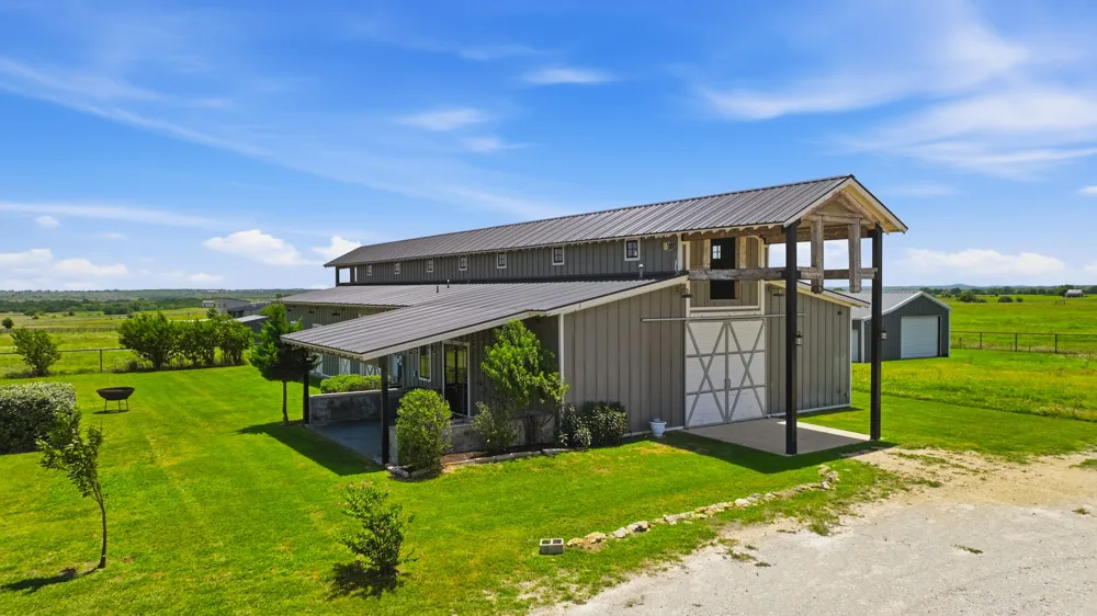 11802 E Rocky Creek Road Crowley, TX 76036