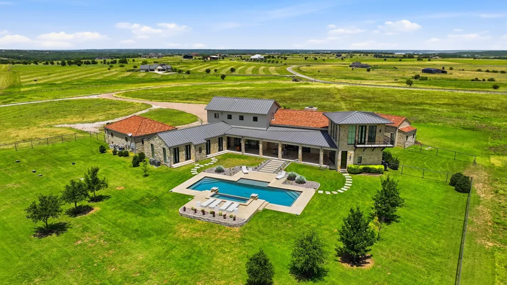 11802 E Rocky Creek Road Crowley, TX 76036