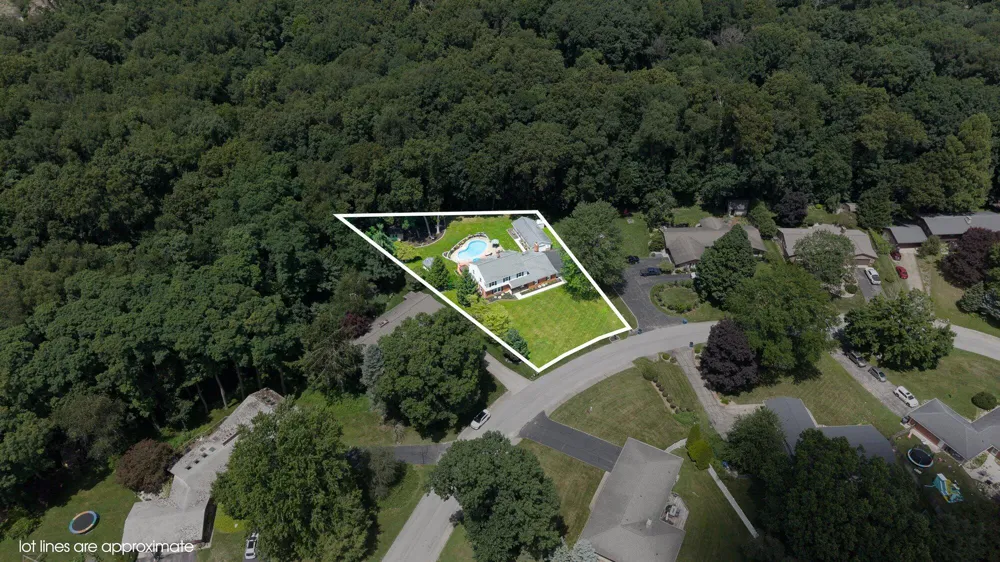 351 W Ridge Circle Kalamazoo, MI 49009