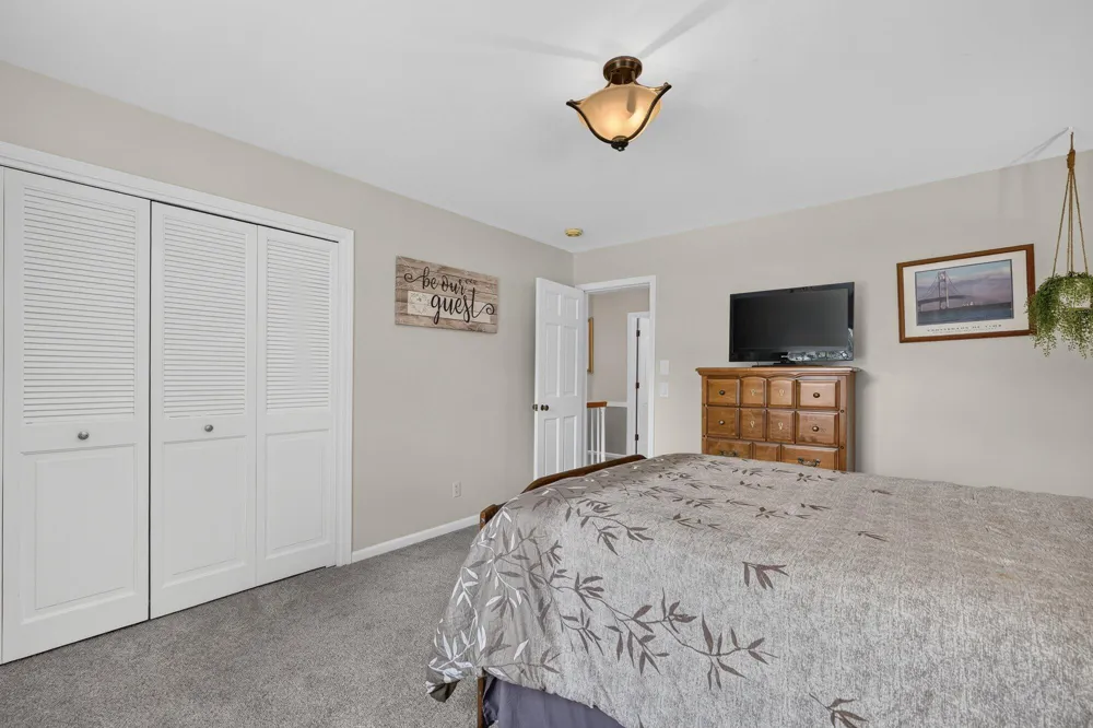 351 W Ridge Circle Kalamazoo, MI 49009