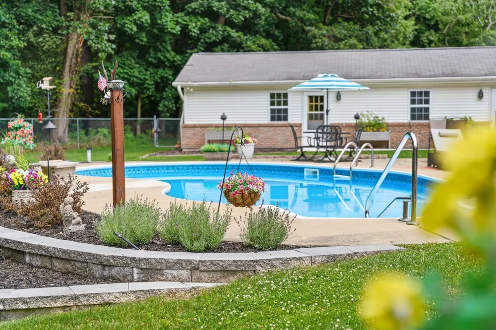 351 W Ridge Circle Kalamazoo, MI 49009