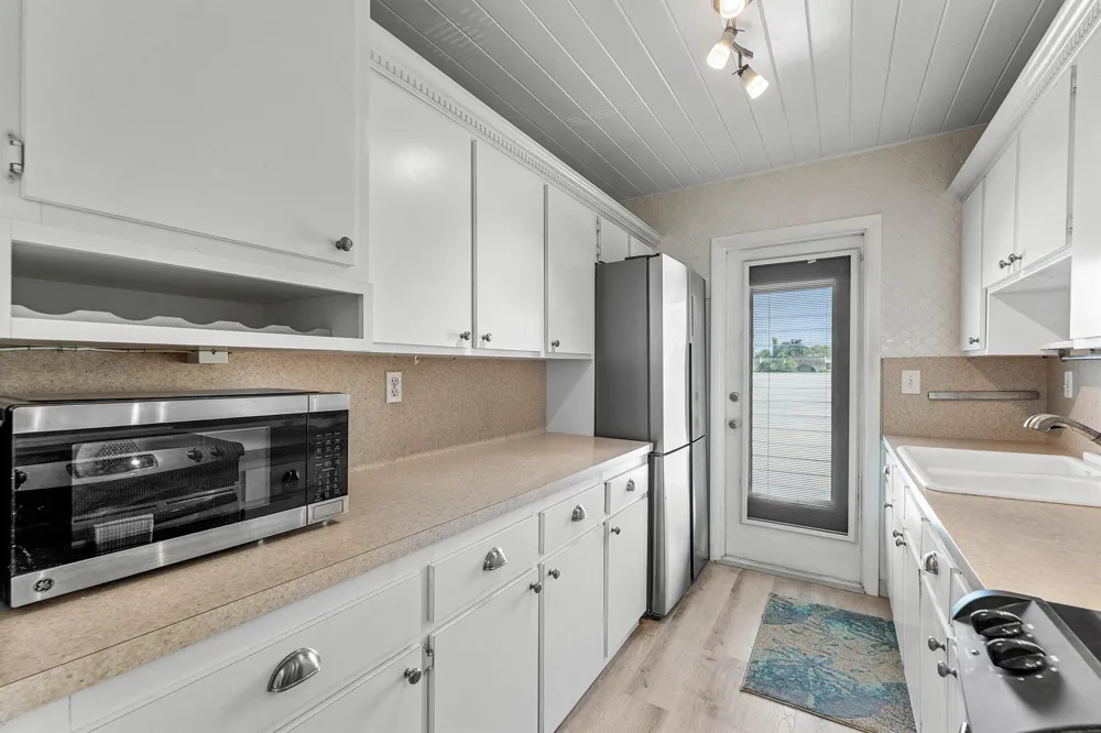 4111 NE 21st Way #204 Lighthouse Point, FL 33064