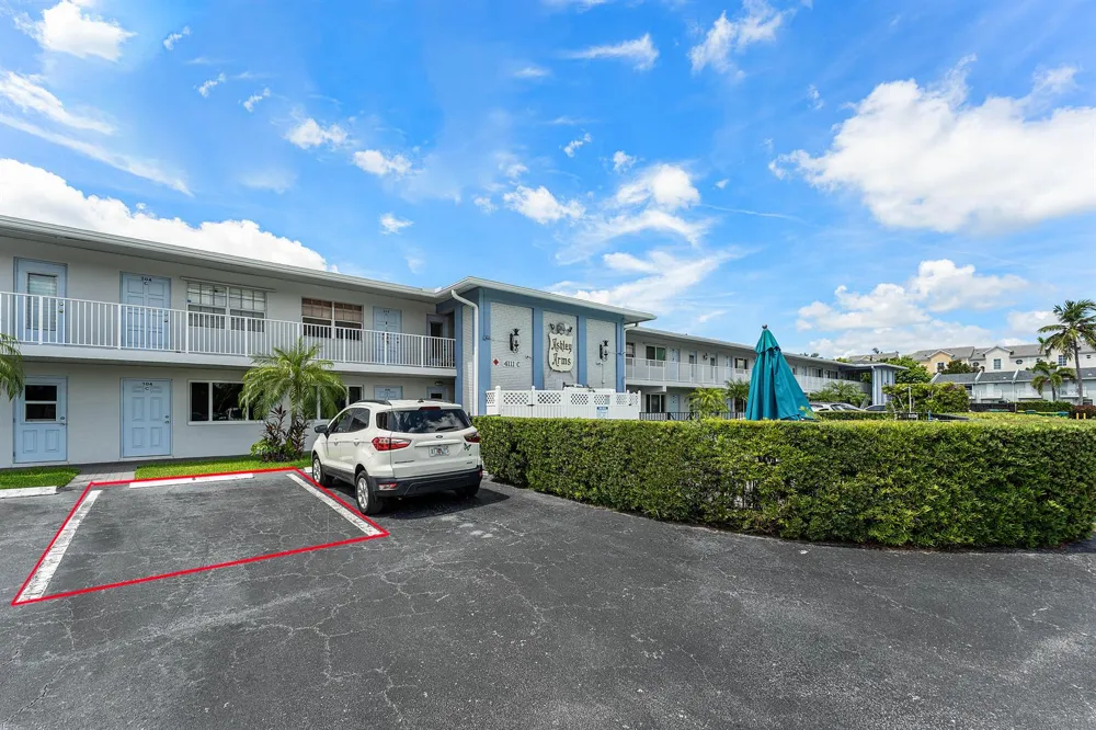 4111 NE 21st Way #204 Lighthouse Point, FL 33064