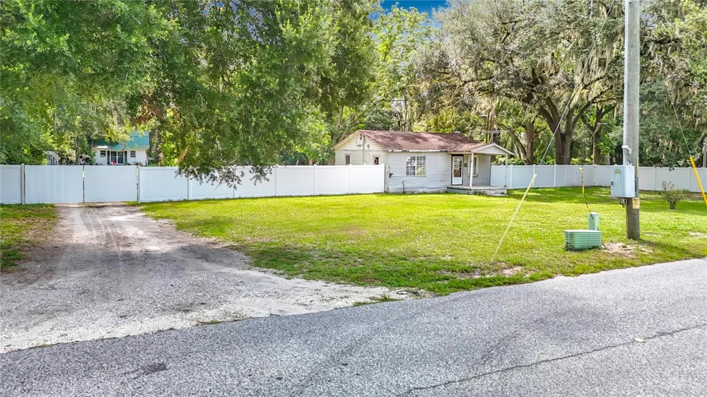 6708 16TH STREET Zephyrhills, FL 33542
