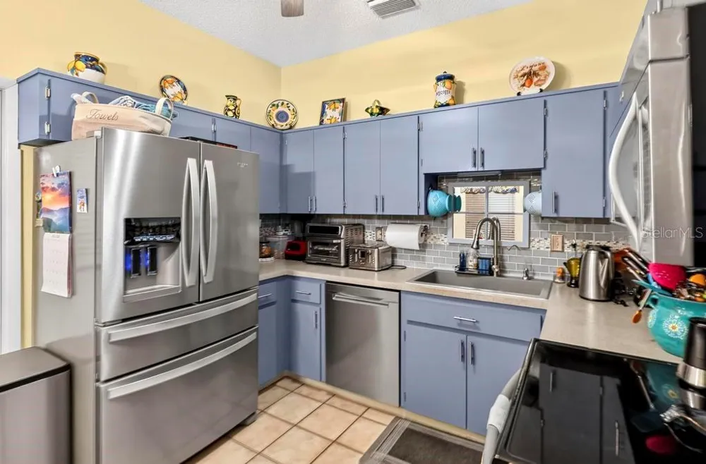 852 FRANKLIN CIRCLE Palm Harbor, FL 34683