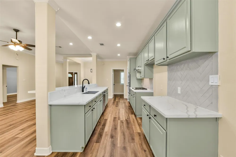 206 Clearview Avenue #B Friendswood, TX 77546