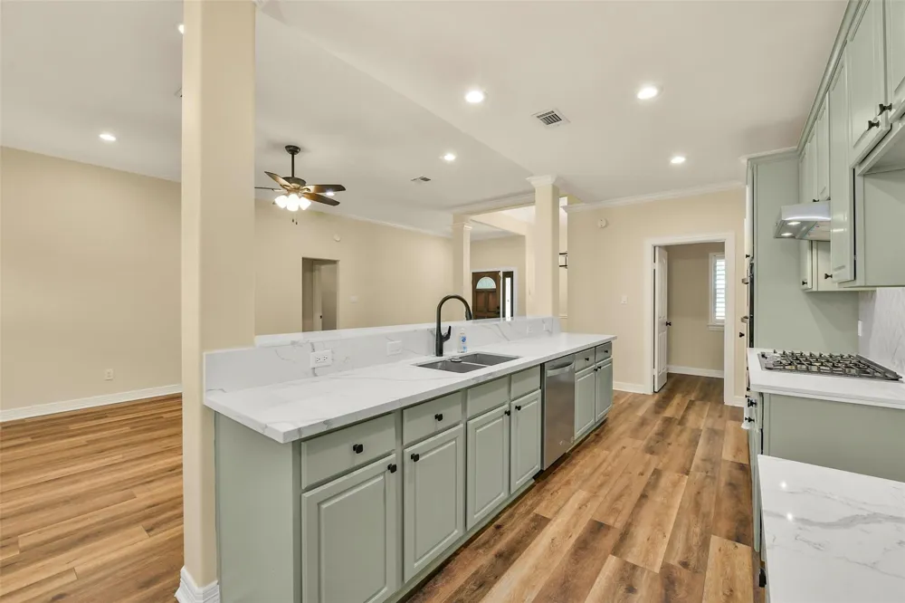 206 Clearview Avenue #B Friendswood, TX 77546